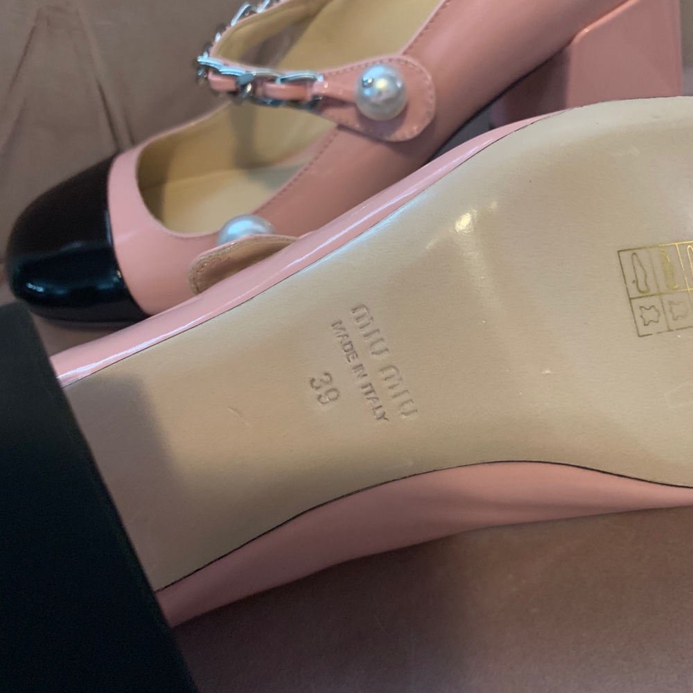 Shoe - Picture 6 of 7